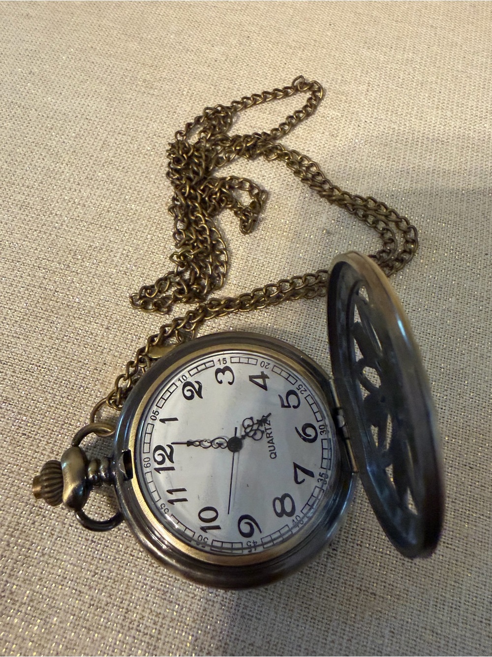 Vintage-Style Bronze Pocket Watch Necklace - Bronze
